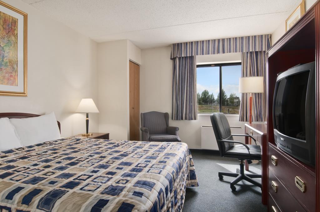 Travelodge Calgary Macleod Trail الغرفة الصورة